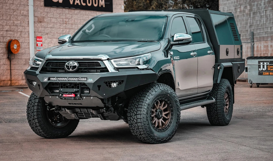 Offroad Animal Predator Bullbar for HiLux N80